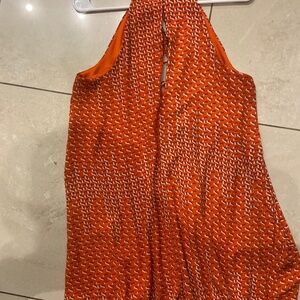 Cute summmer dress, bottom back, tie front. Fully lined swing dress